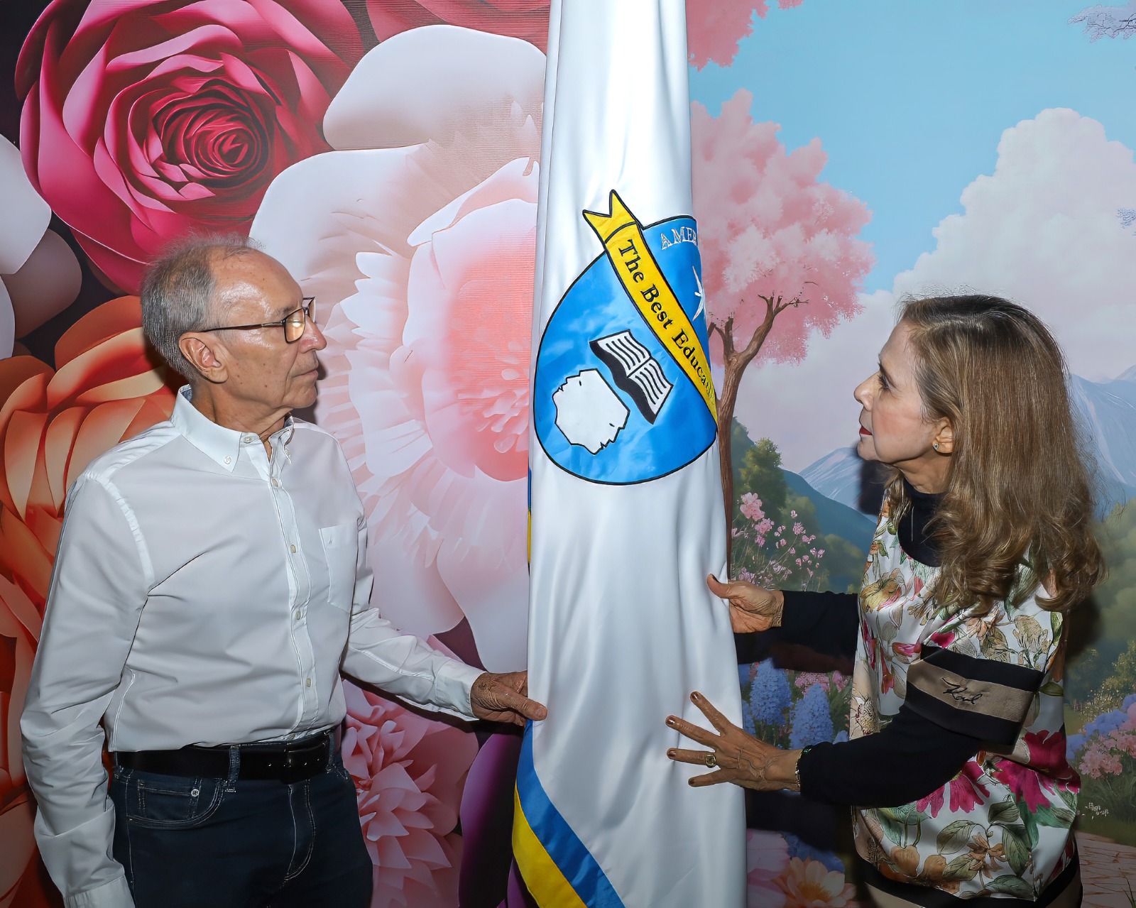 Myrna y su esposo compartiendo un momento especial en American School